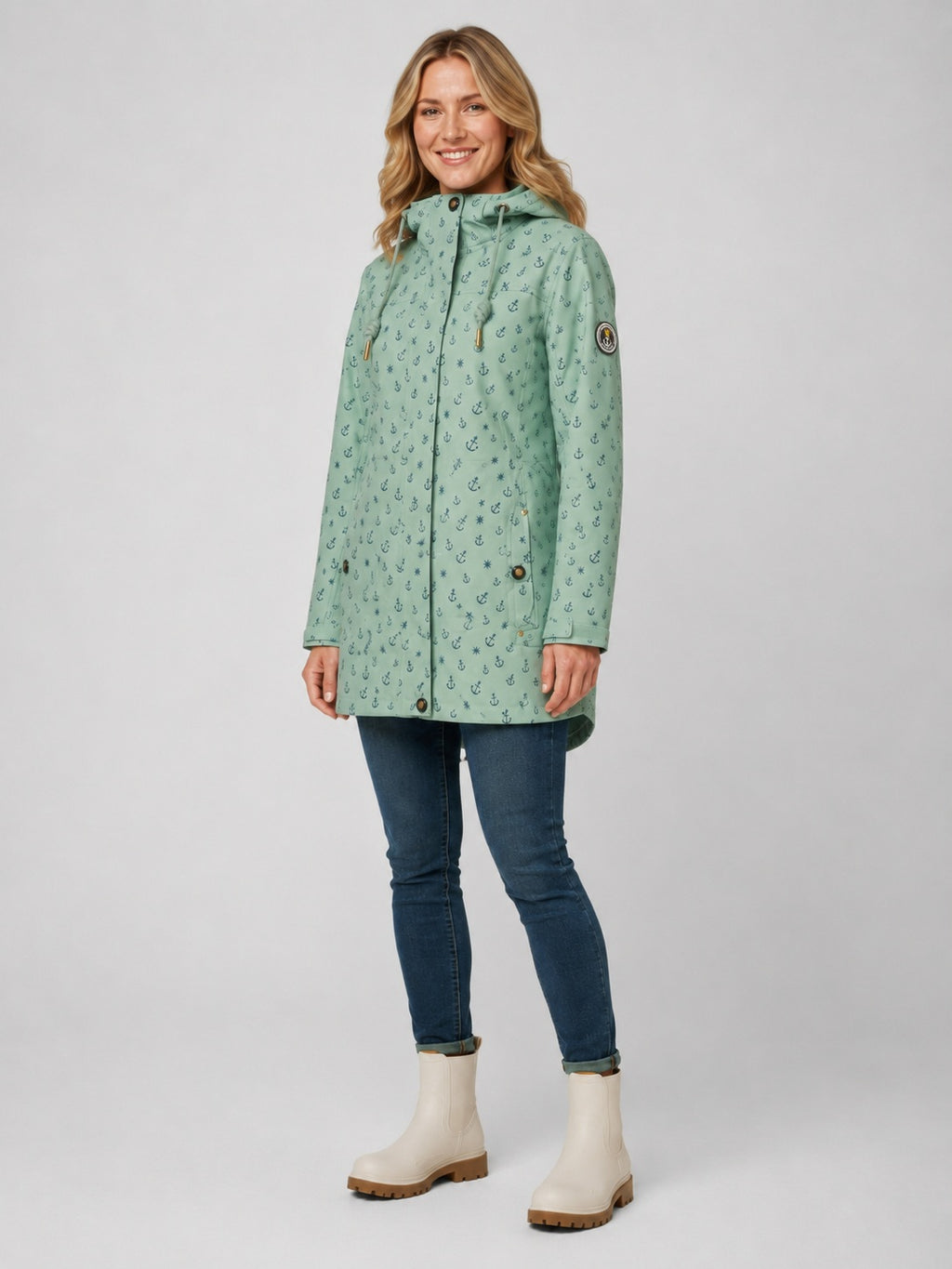Ankerglut Softshelljacke Ankerglutschein in Grau, Seitenansicht am Model